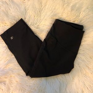 Champion • Medium • Black Cropped Leggings